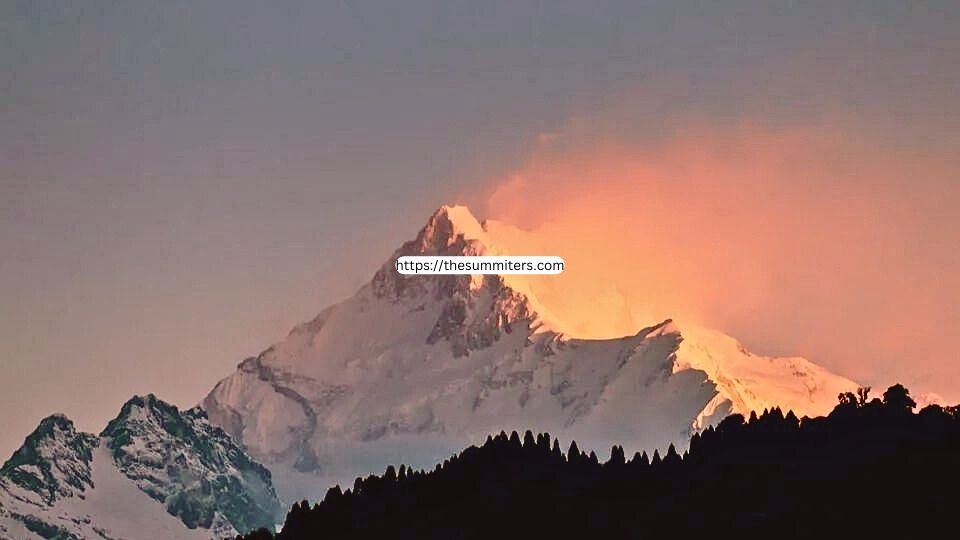 Kangchenjunga (8,586 m / 28,169 ft)