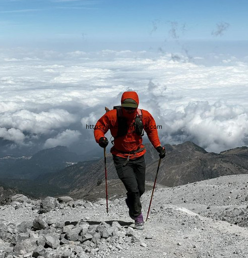 Chris Fisher runs up on Orizaba in Mexico. Photo: Chris Fisher/Instagram

