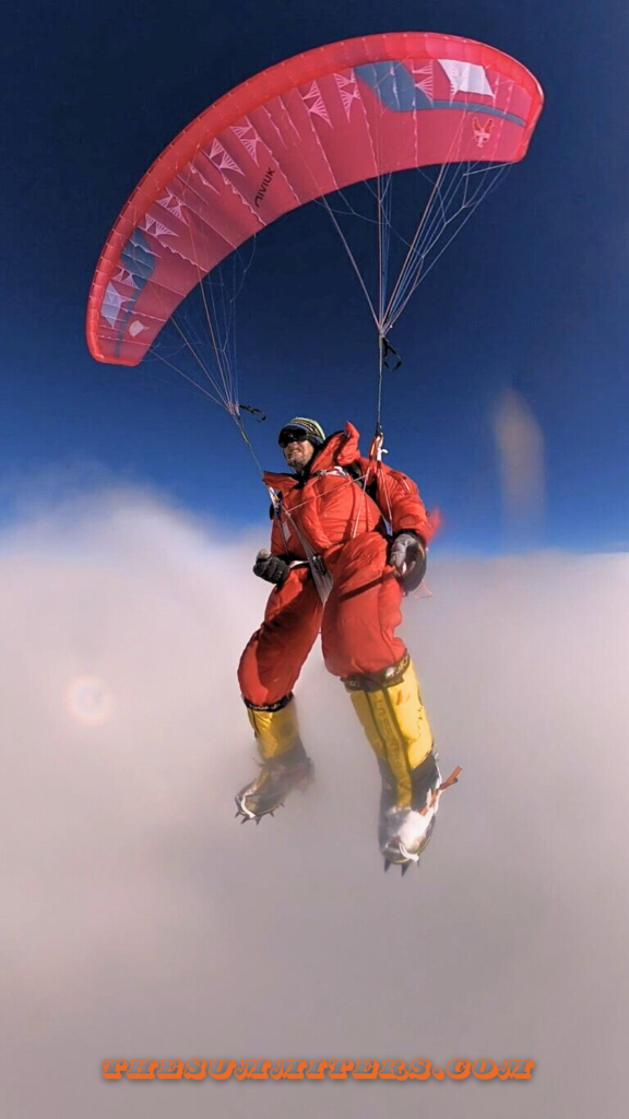 Looking for a gap in the sea of clouds. Photo: Jean Yves Fredriksen

